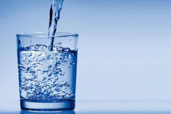 مطالعات نشان می دهند تنها زمانی که تشنه اید آب بنوشید