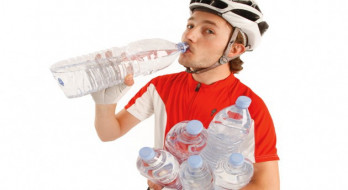 آیا نوشیدن آب زیاد حین ورزش مضر است ؟