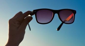 آیا در هنگام خرید عینک آفتابی به قابلیت محافظت از چشم ها در مقابل اشعه های مضر آفتاب اهمیت می دهید ؟