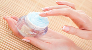 9 راه حل ساده برای درمان خشکی پوست