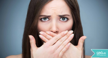 چه چیزی باعث بوی بد دهان می‌شود؟ درمان و پیشگیری آن