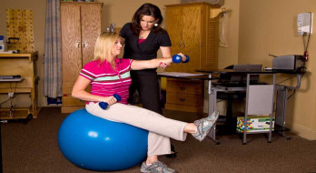 درمان و مدیریت کمر درد با استفاده از حرکات ورزشی و فیزیوتراپی