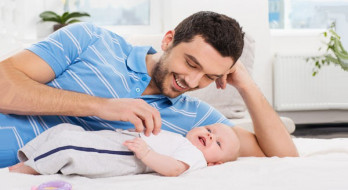 چگونه  پدران جدید  ارتباط بهتری با نوزاد خود بسازند