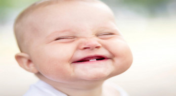 دندان در آوردن نوزادان: علائم آن چیست و چه باید کرد؟